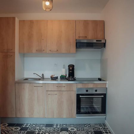 Superbe Appartement Avec Terrasse Au Calme Ernee Bagian luar foto