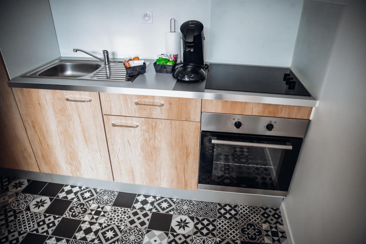 Superbe Appartement Avec Terrasse Au Calme Ernee Bagian luar foto