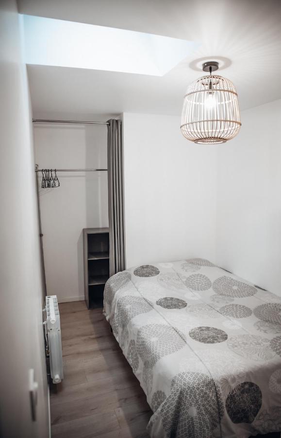 Superbe Appartement Avec Terrasse Au Calme Ernee Bagian luar foto