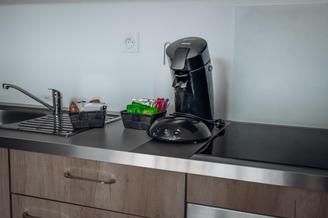 Superbe Appartement Avec Terrasse Au Calme Ernee Bagian luar foto