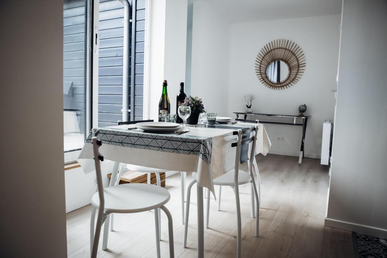Superbe Appartement Avec Terrasse Au Calme Ernee Bagian luar foto