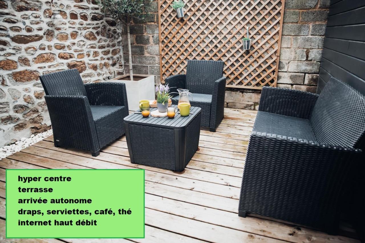 Superbe Appartement Avec Terrasse Au Calme Ernee Bagian luar foto